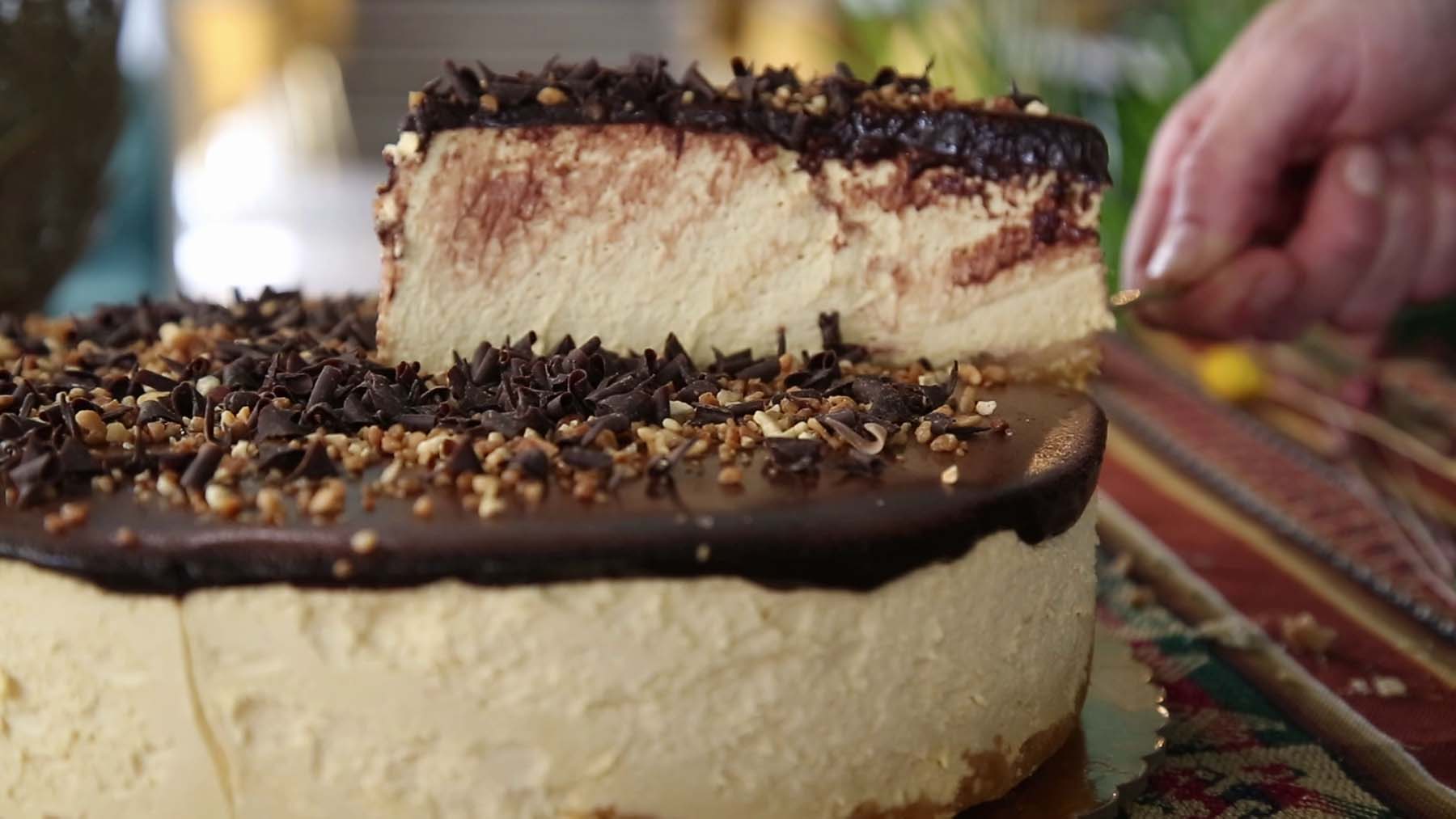 Cheesecake de lúcuma con glaseado de chocolate - Imagen 3