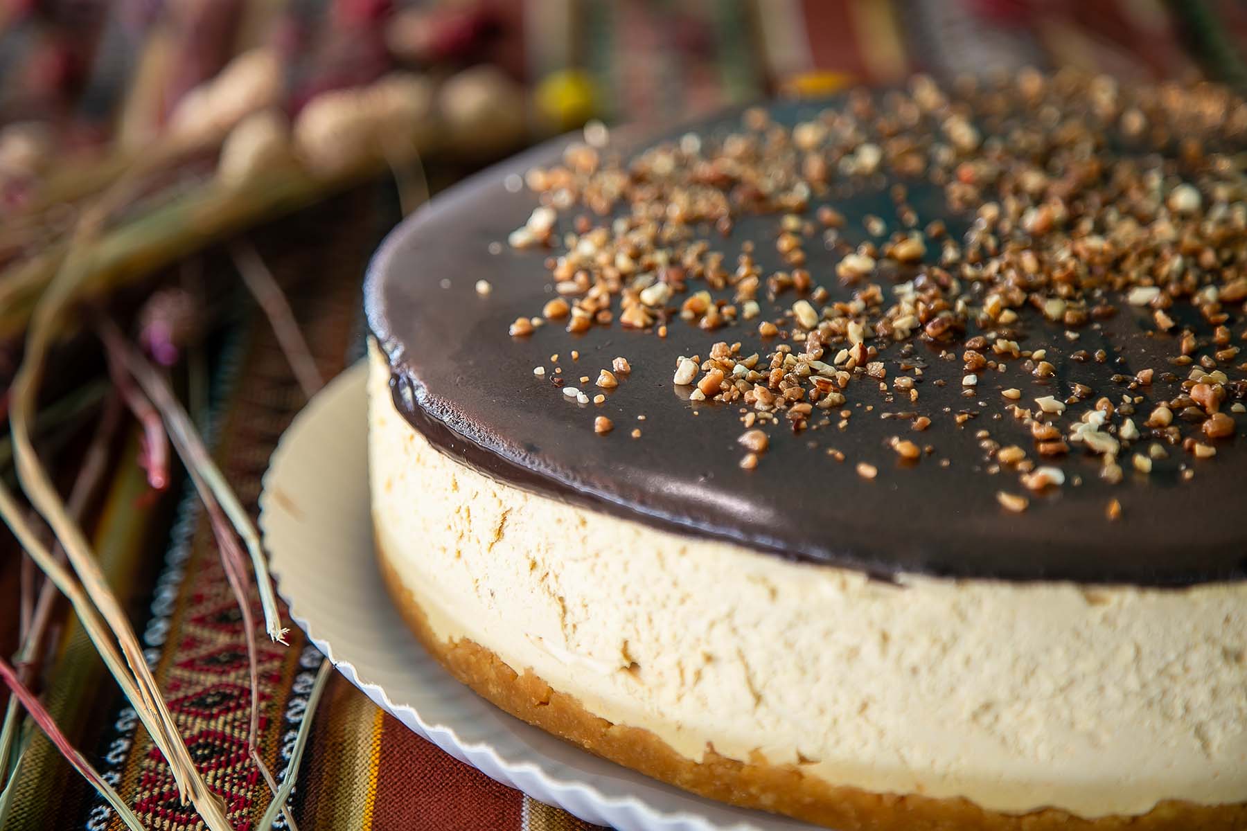 Cheesecake de lúcuma con glaseado de chocolate - Imagen 2